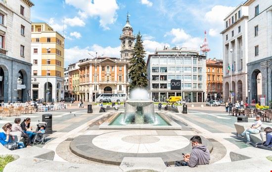  Valganna elesi / Shutterstock.com elesi / Shutterstock.com