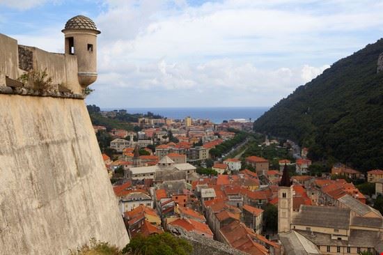 finalborgo e castel govone Finale Ligure Anna Biancoloto - Shutterstock Anna Biancoloto
