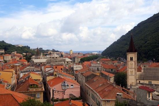 finalborgo e castel govone Finale Ligure Anna Biancoloto - Shutterstock Anna Biancoloto