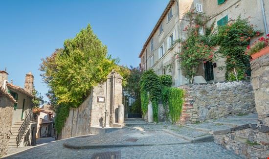  Anguillara Sabazia Stefval / Shutterstock.com Stefval / Shutterstock.com