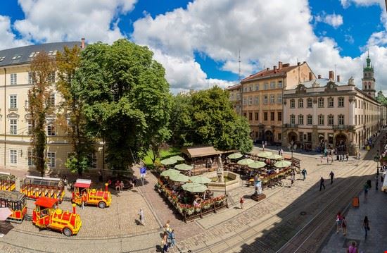  Lvov S-F - Shutterstock S-F
