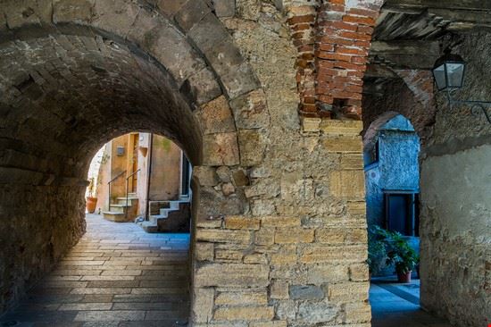 Borgo antico  Capalbio robertonencini - Shutterstock robertonencini