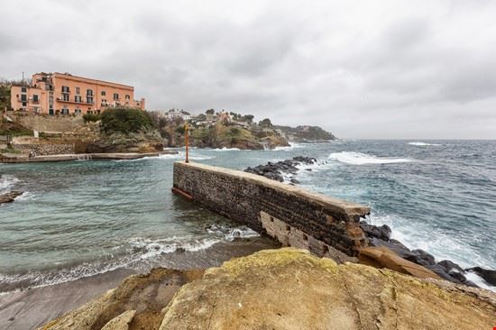 Isola La Gaiola Napoli Francesca Sciarra - Shutterstock Francesca Sciarra