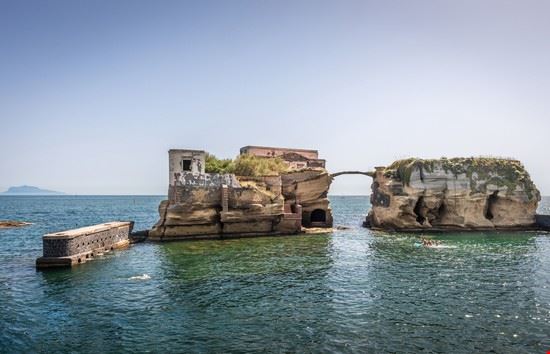 Isola La Gaiola Napoli futureGalore - Shutterstock futureGalore