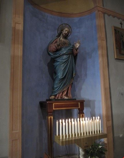 Statua del Sacro Cuore di Gesù nel Santuario Beata Vergine della Quercia a Bettola ( Val Nure - Piacenza ) nella parte di San Giovanni .  