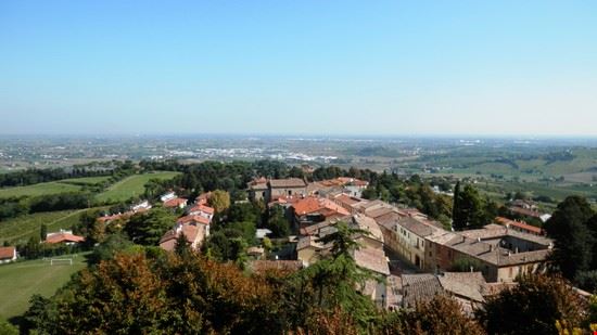  Bertinoro è chiamato anche il "balcone della Romagna" per il panorama mozzafiato che si gode da lassù. Nelle giornate limpide si scorge il mare.  
