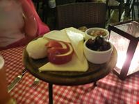 cracovia cracovia- ristorante sukiennice- tagliere di formaggi