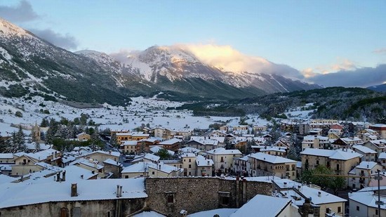 Campo di Giove sotto la coltre bianca 