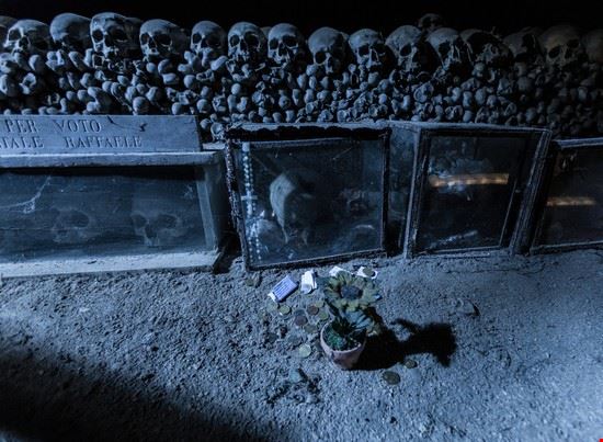 Cimitero delle Fontanelle Napoli Sviluppo - Shutterstock Sviluppo