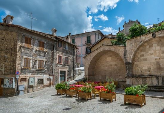 Borgo antico Borgo antico Stefval / Shutterstock.com Stefval / Shutterstock.com