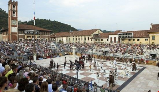  Marostica m.bonotto / Shutterstock.com m.bonotto / Shutterstock.com