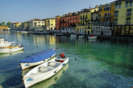  Peschiera del Garda Rafal Gadomski / Shutterstock.com Rafal Gadomski / Shutterstock.com