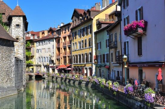  Annecy Arsenie Krasnevsky / Shutterstock.com Arsenie Krasnevsky / Shutterstock.com