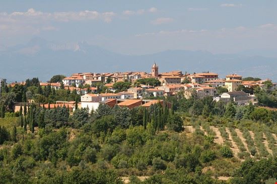  Montaione LensTravel - Shutterstock LensTravel