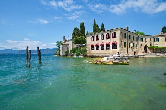  Torri del Benaco twoandonebuilding - Shutterstock twoandonebuilding