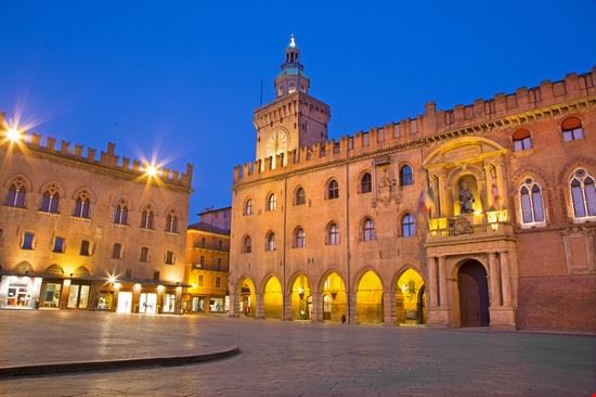 Piazza Maggiore Bologna Renata Sedmakova - Shutterstock Renata Sedmakova