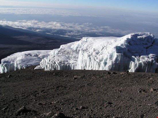  Kilimanjaro Yosemite - CC BY SA 3.0 Yosemite