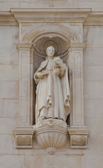 Cattedrale nuova di Coimbra - Statua sulla facciata