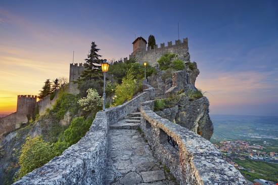 Dal principato della Liguria ai regni del lusso, ecco quali sono i 9 stati più piccoli del mondo; quello veramente minuscolo è 'in Italia'