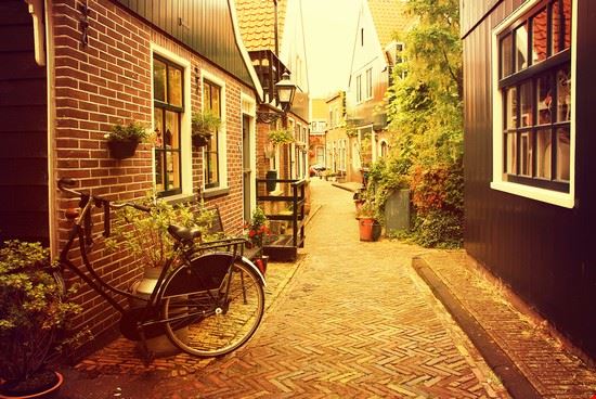 Volendam Amsterdam LIUDMILA ERMOLENKO - Shutterstock LIUDMILA ERMOLENKO