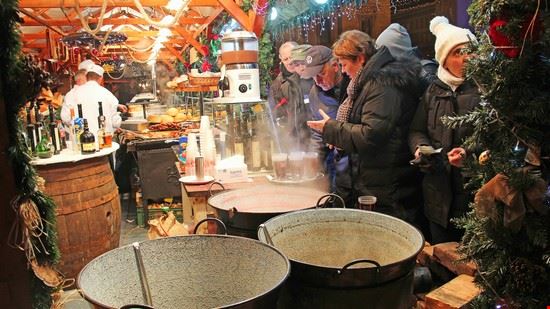 Mercatini di Natale Budapest karnizz / Shutterstock.com karnizz / Shutterstock.com