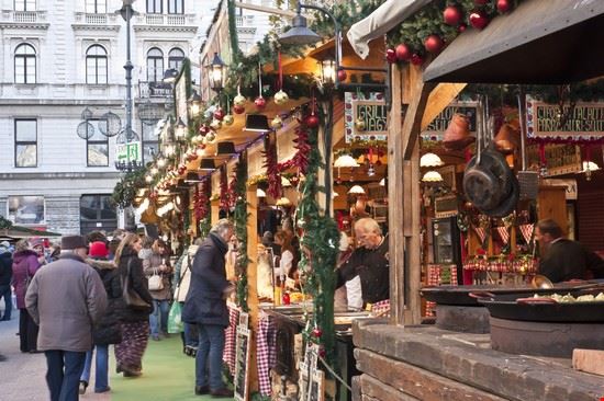 Mercatini di Natale Budapest Klara Z / Shutterstock.com Klara Z / Shutterstock.com