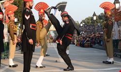 lahore flag lowering ceremony at wagha border