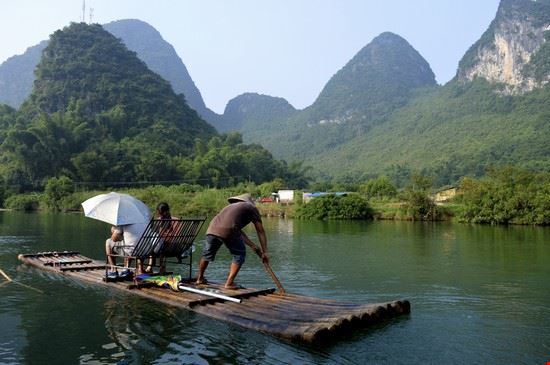 Crociera sul fiume Li Guilin danielcastromaia / Shutterstock.com danielcastromaia / Shutterstock.com
