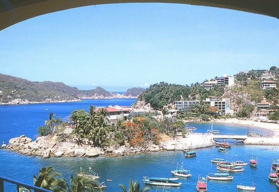  Acapulco Sealight - CC BY-SA 2.0 Sealight