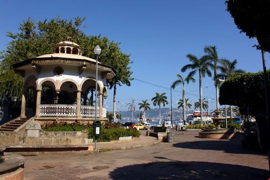  Acapulco prayitnophotography - CC BY 2.0 prayitnophotography