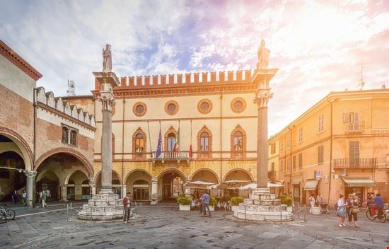 Piazza del Popolo Ravenna canadastock - Shutterstock canadastock