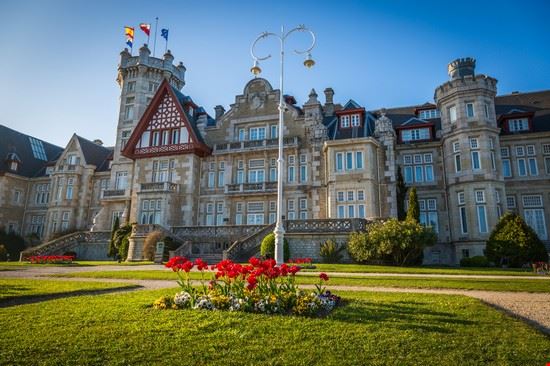  Santander Lukasz Janyst - Shutterstock Lukasz Janyst