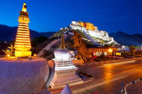  Lhasa dibrova - Shutterstock dibrova