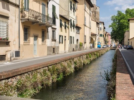 Via del Fosso Lucca Frank Bach - Shutterstock Frank Bach