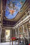 Il fondo antico nell'interno della biblioteca comunale