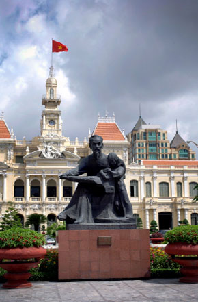 Statua fuori il Municipio
