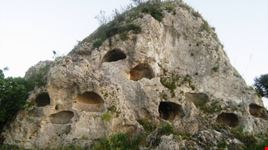 Favara, un altro scorcio della necropoli di contrada Stefano.