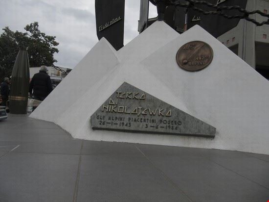  Particolare del Monumento ai Caduti di Nikolajewka in Piazza Serena a Vigolzone .  