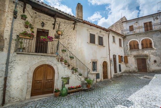  Castel del Monte Stefval - Shutterstock Stefval