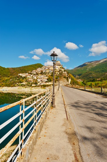 Castel di Tora