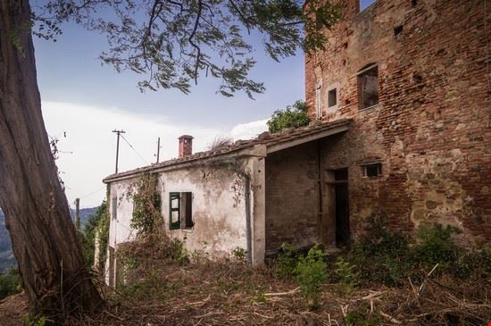 Toiano Palaia Emanuele Mazzoni Photo - Shutterstock Emanuele Mazzoni Photo