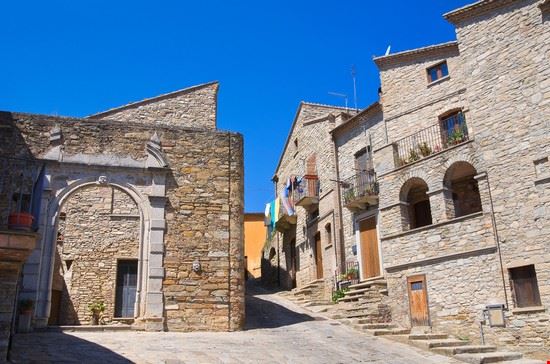 Un borgo incantevole Guardia Perticara Mi.Ti. - Shutterstock Mi.Ti.