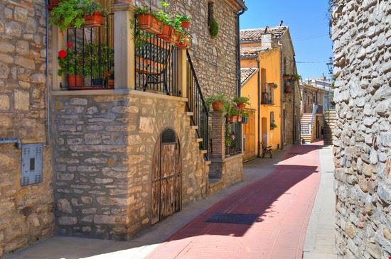 Un borgo incantevole Guardia Perticara Mi.Ti. - Shutterstock Mi.Ti.