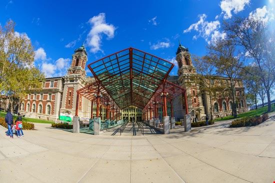 Museo di Ellis Island New York Tooykrub / Shutterstock, Inc. Tooykrub / Shutterstock, Inc.