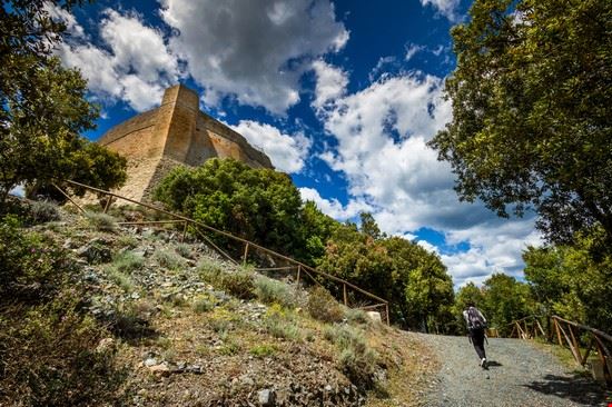 Rocca Sillana Pomarance robertonencini - Shutterstock robertonencini