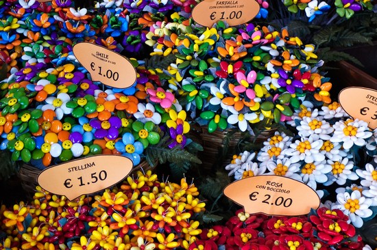 È in Abruzzo ed è famosa per essere la vera capitale mondiale dei confetti: ecco qual è, dove si trova e perchè i suoi sono degli autentici confetti d’autore