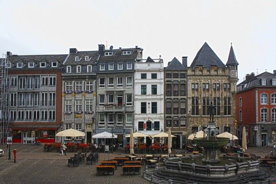  Aachen Catherine Che @Shutterstock.com - Catherine Che @Shutterstock.com Catherine Che @Shutterstock.com