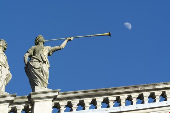 A spasso per Saronno A spasso per Saronno Claudio Giovanni Colombo - Shutterstock Claudio Giovanni Colombo
