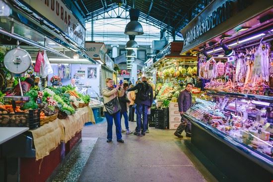 Il Mercato della Bouqueria Il Mercato della Bouqueria A. Aleksandravicius / Shutterstock, Inc. A. Aleksandravicius / Shutterstock, Inc.