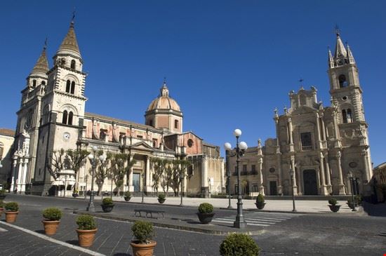 Piazza del Duomo Piazza del Duomo luigi nifosi - Shutterstock luigi nifosi